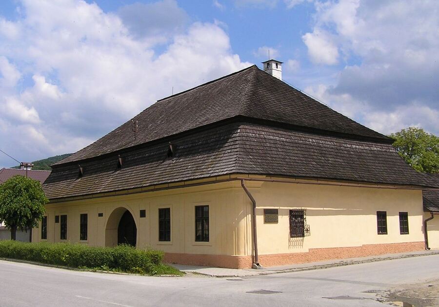 K 150. výročiu založenia  Slovenského ev. a. v. patronátneho gymnázia v Revúcej