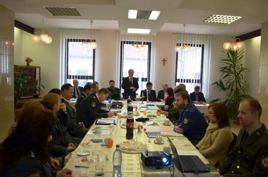 Duchovní predstavitelia cirkví na pracovnom stretnutí s pracovníkmi EPS