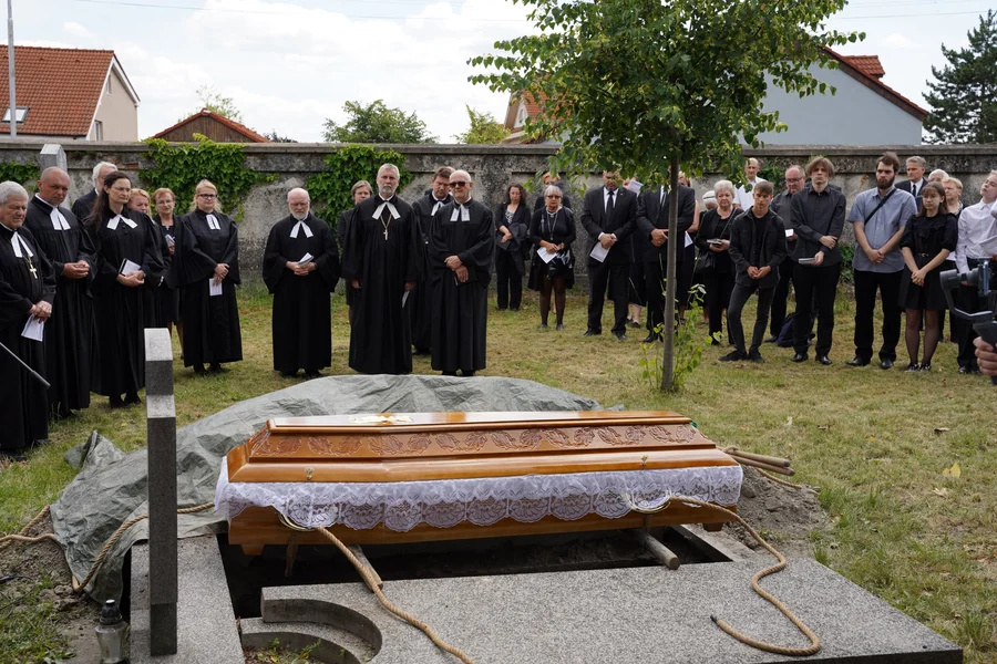 Posledná rozlúčka so sestrou Zuzanou Kolárovskou