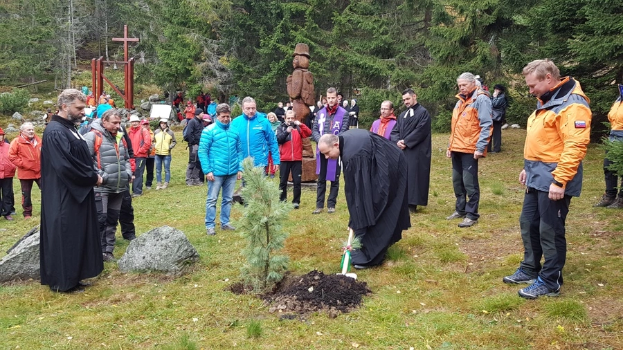 Pietna spomienka na obete hôr a sadenie Stromu reformácie