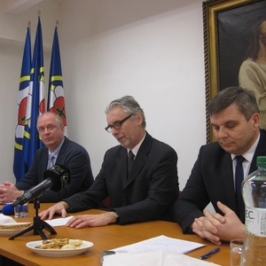 Zachovať jednotu a pozvať ľudí do služby