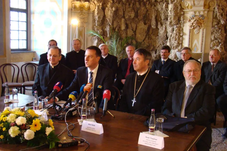 Daniel Krajcer rokoval so zástupcami cirkví 