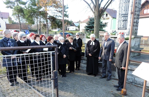 Modlitbou, nábožnou piesňou a hlasom zvonov spomínali na koniec Veľkej vojny