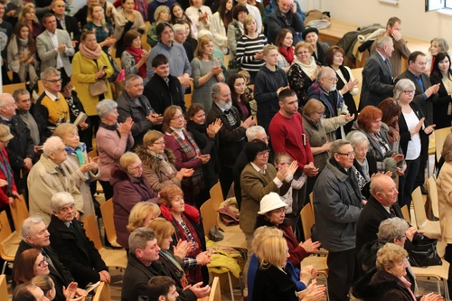 Preplnený chrám úprimne ďakujúcich ľudí v Nitre