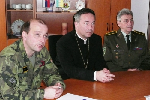 Generálny biskup u výsadkárov v Žiline