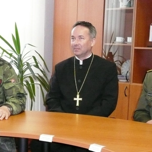 Generálny biskup u výsadkárov v Žiline
