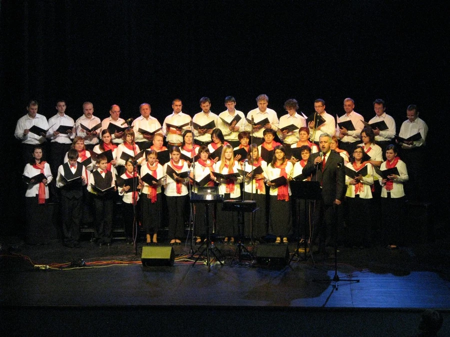 Zbor z Albrechtíc spieva v Novom kostole