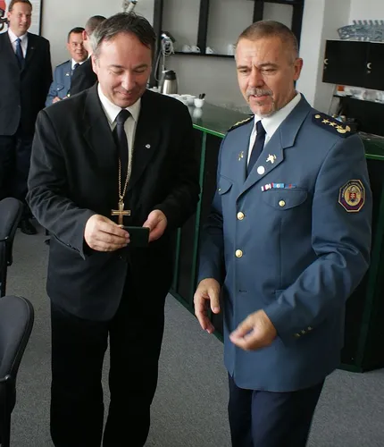 Generálny biskup na návšteve u policajtov a hasičov v Žiline