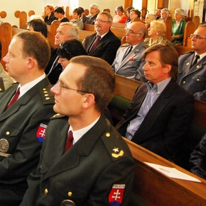 Pripomienka 65. výročia ukončenia vojny a vyznamenanie generálneho biskupa