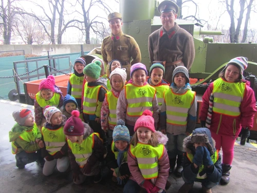 Deti z EMŠ si prezreli legionársky vlak