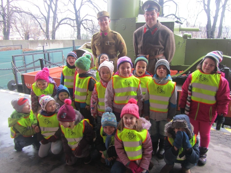 Deti z EMŠ si prezreli legionársky vlak