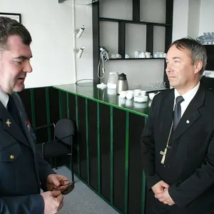 Generálny biskup na návšteve u policajtov a hasičov v Žiline