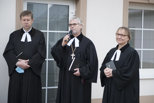 Brat generálny biskup v Trenčianskych Stankovciach a posviacka starej školy po rekonštrukcii