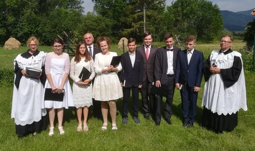 Krstnú zmluvu potvrdilo v Príbovciach 7 konfirmandov