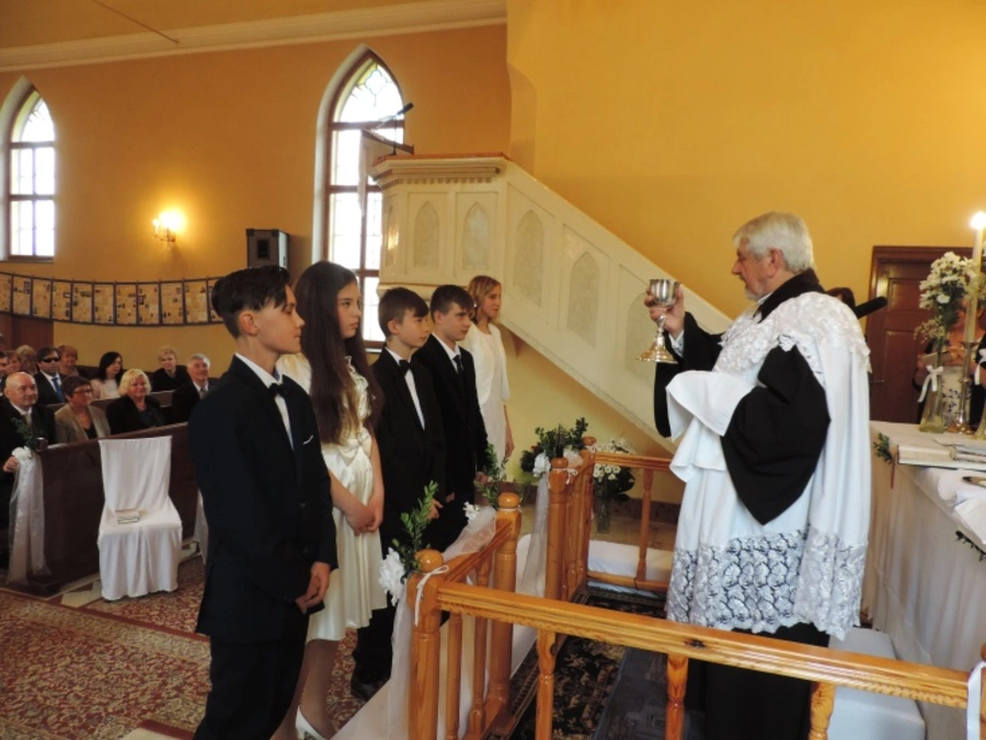 Vyznali vieru a potvrdili krstnú zmluvu