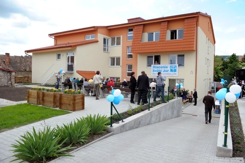 Vo Svätom Jure posvätili Dom seniorov AGAPÉ