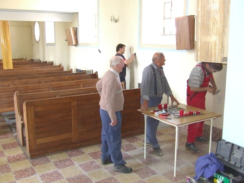 Aj v Beckove a Kálnici opravujú
