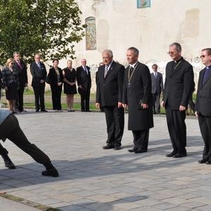 Uctili si obete holokaustu a rasového násilia